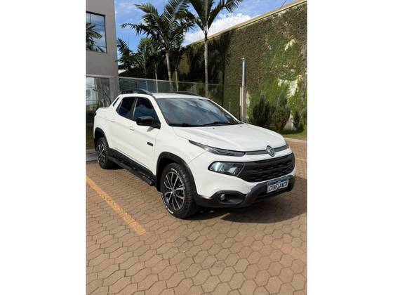 FIAT TORO 2.0 16V TURBO DIESEL ULTRA 4WD AT9 FIAT TORO 2.0 16V TURBO DIESEL ULTRA 4WD AT9